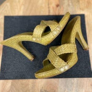 *EUC*BCBGMAXAZRIA Nicasia Woven Leather Heeled Sandal -Chartreuse Green, sz 8.5M